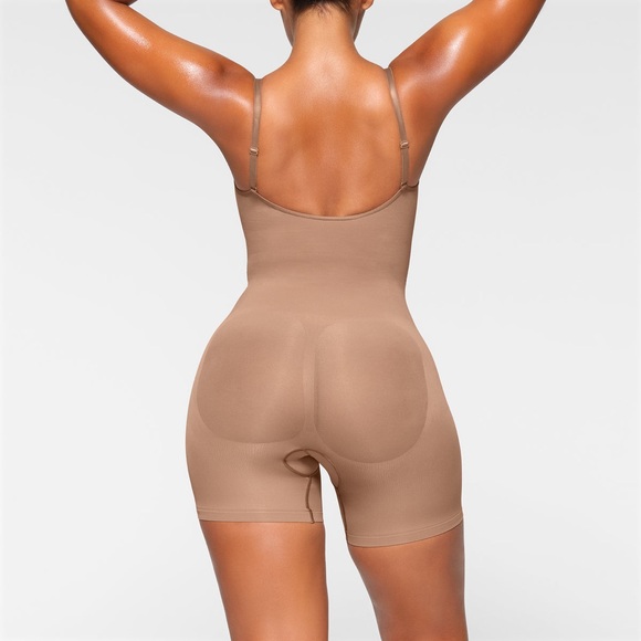 SKIMS Seamless Sculpt Mid Thigh Bodysuit in Sienna - Picture 3 of 10